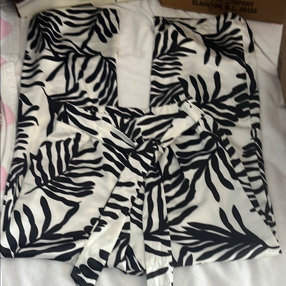 Sincerely Jules Black and White Leaf Print satin pants